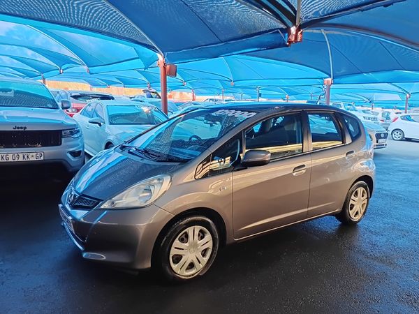 2012-Honda-Jazz-13-Trend image:1