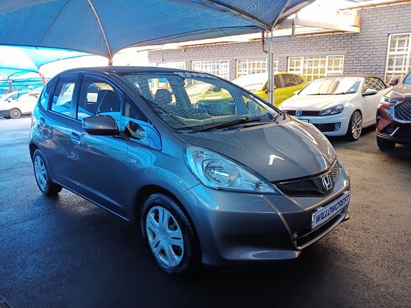 2012-Honda-Jazz-13-Trend image:2