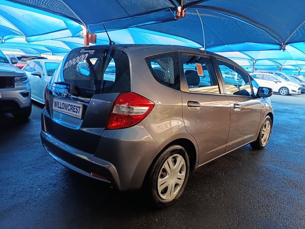 2012-Honda-Jazz-13-Trend image:3