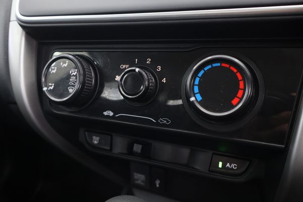 2019-Honda-Ballade-15-Trend-Auto image:11