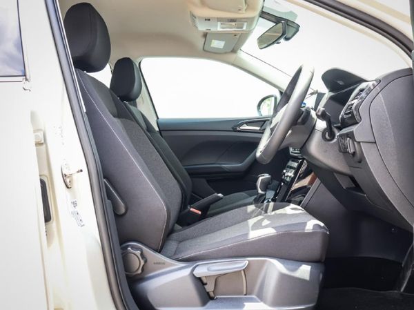 2026-Volkswagen-T-Cross-10-TSI-Life-Auto image:3