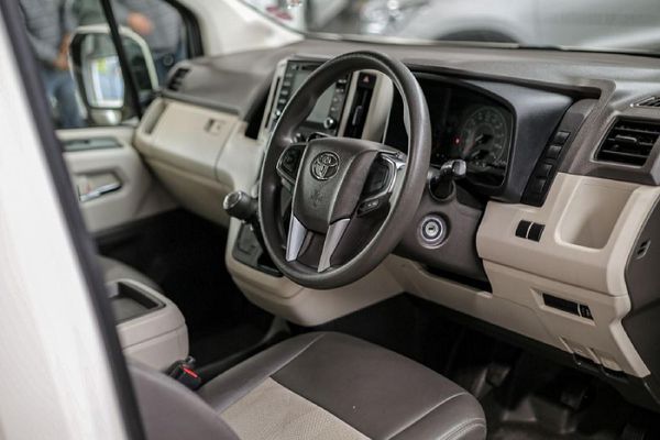 2023-Toyota-Quantum-28-GL-11-seat image:10