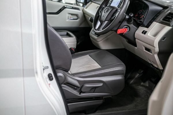 2023-Toyota-Quantum-28-GL-11-seat image:15