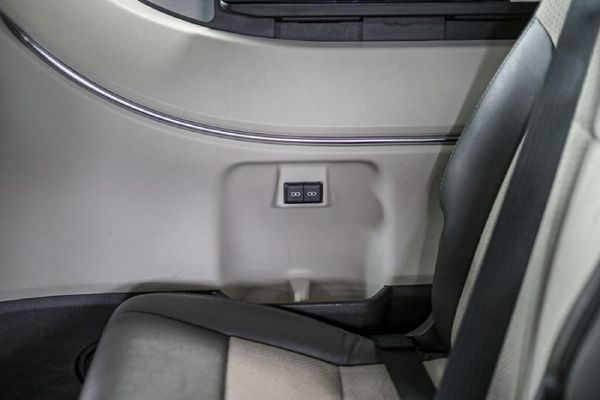 2023-Toyota-Quantum-28-GL-11-seat image:27