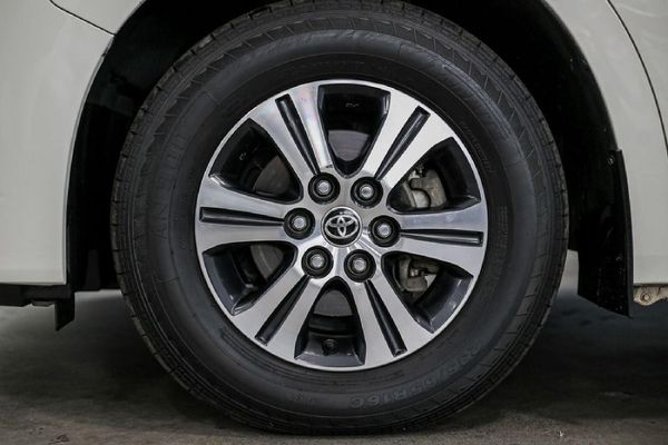 2023-Toyota-Quantum-28-GL-11-seat image:29