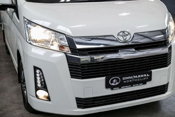 2023-Toyota-Quantum-28-GL-11-seat image:3