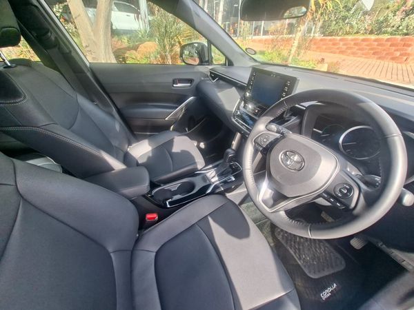 2026-Toyota-Corolla-Cross-18-XS-Hybrid image:8
