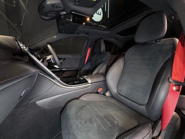 2023-Mercedes-Benz-C-Class-C-220-Bluetec-AMG-Line-Auto image:9