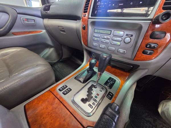 2006-Toyota-Land-Cruiser-100-42-TD-VX-Auto image:13