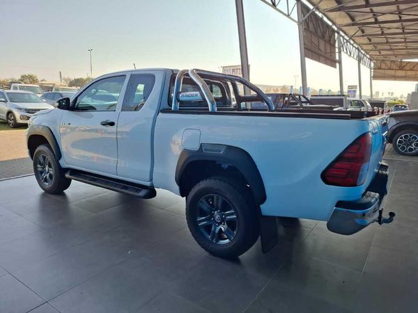 2021-Toyota-Hilux-24-GD-6-Raised-Body-Raider-Auto-Extended-Cab image:3