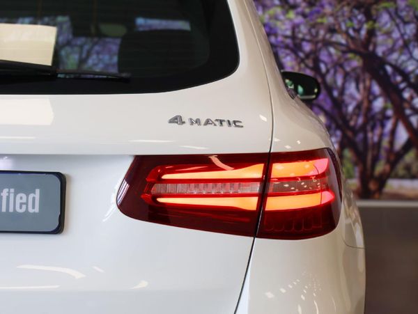 2016-Mercedes-Benz-GLC-220d image:10