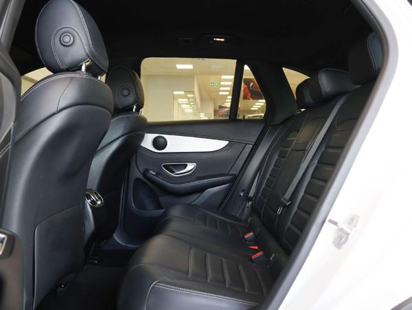 2016-Mercedes-Benz-GLC-220d image:14