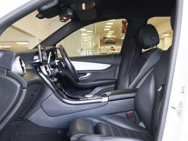 2016-Mercedes-Benz-GLC-220d image:15