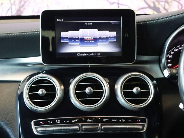 2016-Mercedes-Benz-GLC-220d image:19