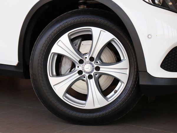 2016-Mercedes-Benz-GLC-220d image:6