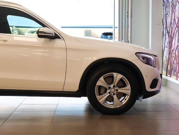 2016-Mercedes-Benz-GLC-220d image:7