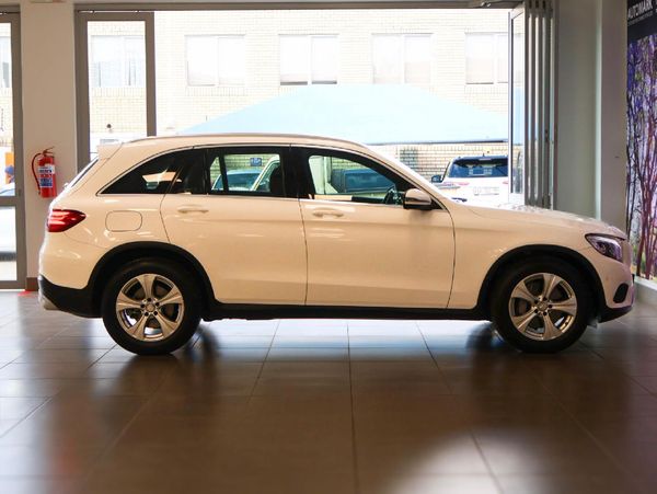 2016-Mercedes-Benz-GLC-220d image:8
