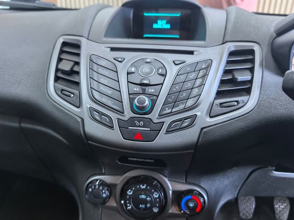 2016-Ford-Fiesta-14-Ambiente-5-dr image:6
