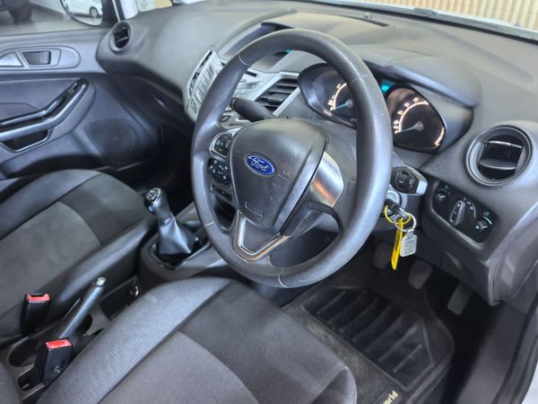 2016-Ford-Fiesta-14-Ambiente-5-dr image:7