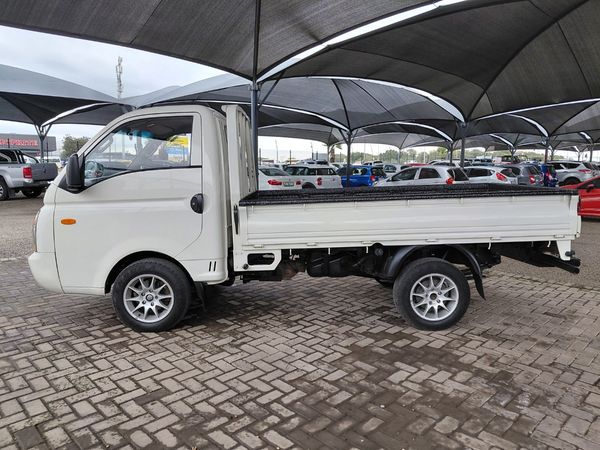 2007-Hyundai-H100-Bakkie-26i-D-Dropside image:3