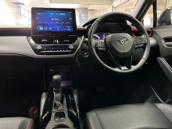 2025-Toyota-Corolla-Cross-18-GR-S image:10