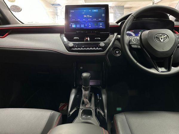 2025-Toyota-Corolla-Cross-18-GR-S image:11