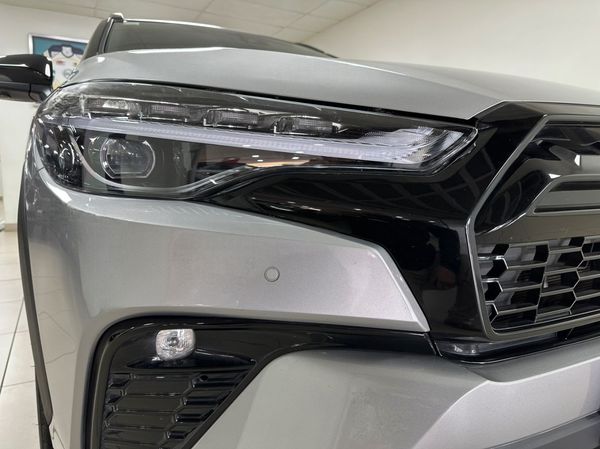 2025-Toyota-Corolla-Cross-18-GR-S image:16