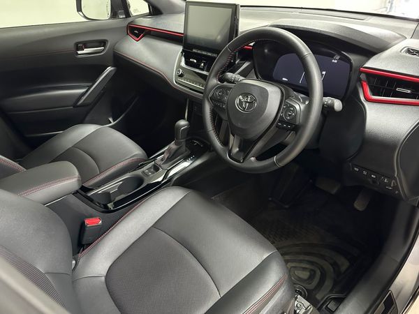 2025-Toyota-Corolla-Cross-18-GR-S image:7