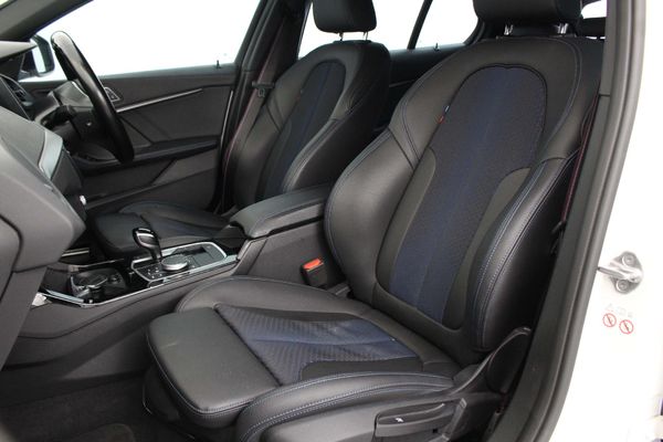 2022-BMW-1-Series-118i-Mzansi-Edition-Auto image:8