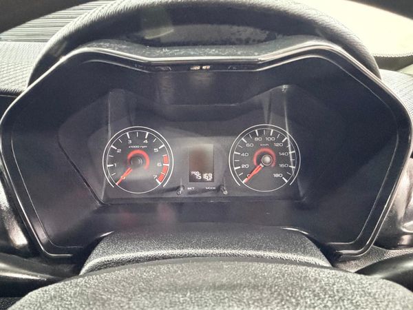 2022-Mahindra-KUV-100-12-K2-Dare image:9