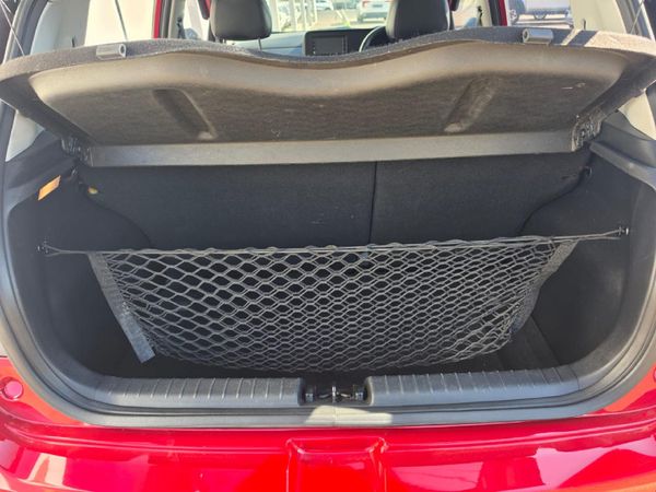 2022-Hyundai-Grand-i10-10-Fluid image:5