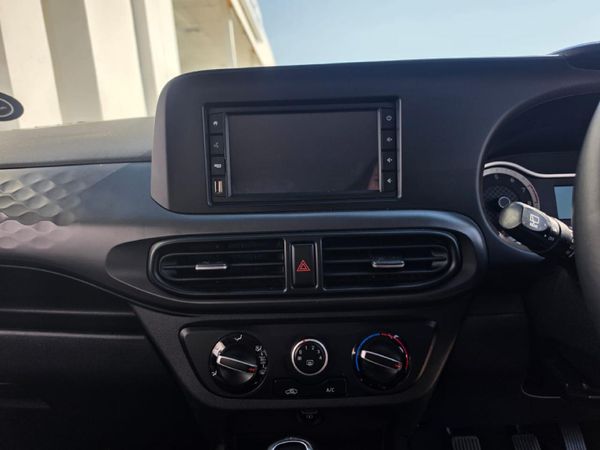 2022-Hyundai-Grand-i10-10-Fluid image:6