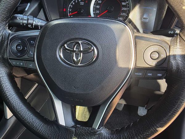 2023-Toyota-Corolla-Cross-18-XI image:10