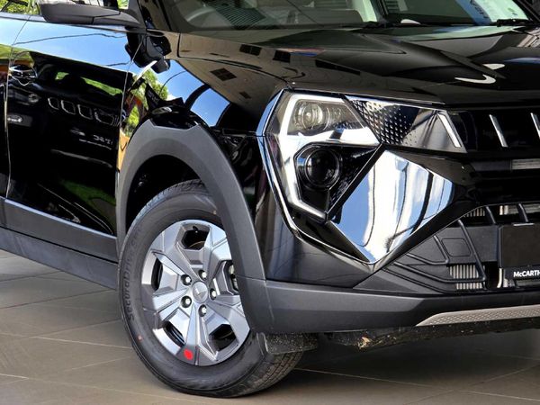 2026-Mahindra-XUV-3XO-12T-MX2-Auto image:3