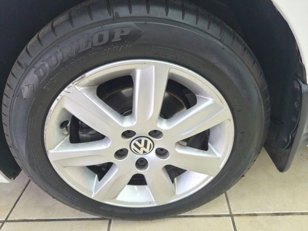 2012-Volkswagen-Polo-16-Comfortline-5-dr image:11