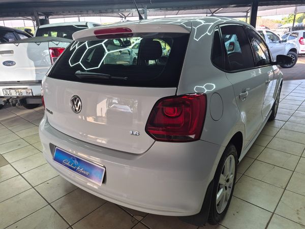2012-Volkswagen-Polo-16-Comfortline-5-dr image:3