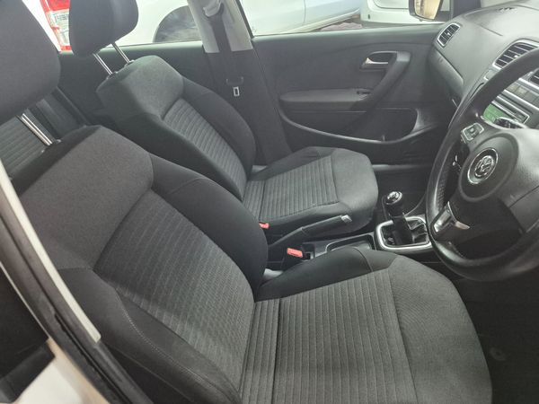 2012-Volkswagen-Polo-16-Comfortline-5-dr image:7