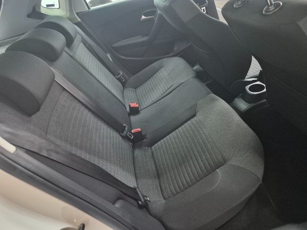 2012-Volkswagen-Polo-16-Comfortline-5-dr image:8