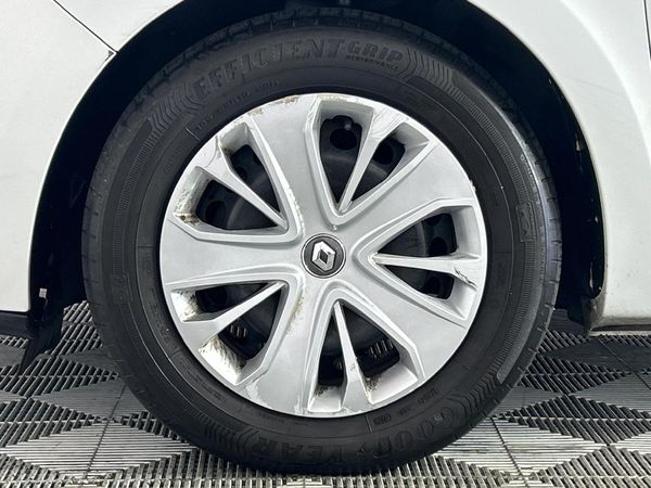 2017-Renault-Clio-IV-900T-Authentique-5-dr-66kW image:4