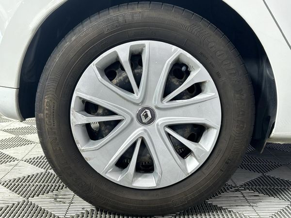 2017-Renault-Clio-IV-900T-Authentique-5-dr-66kW image:7