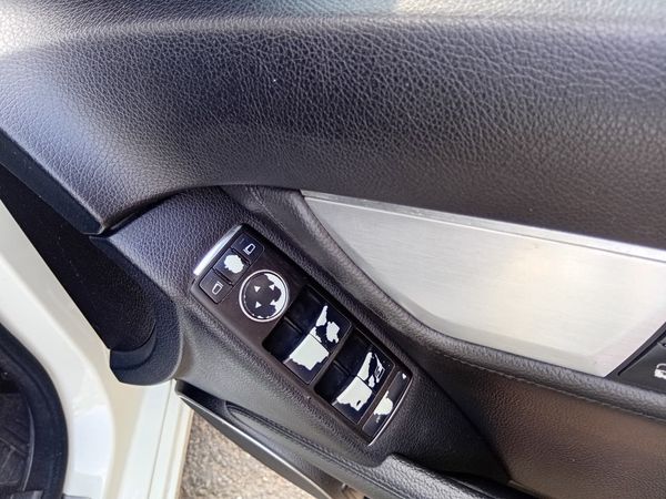 2012-Mercedes-Benz-C-Class-C-180-BE-Estate-Avantgarde-Auto image:8