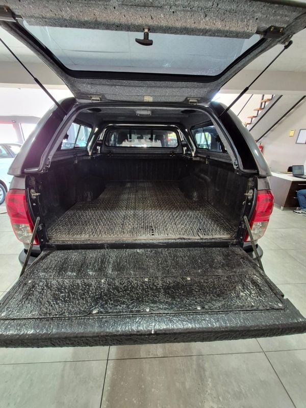 2019-Toyota-Hilux-24-GD-6-Raised-Body-SRX-Auto-Extended-Cab image:11