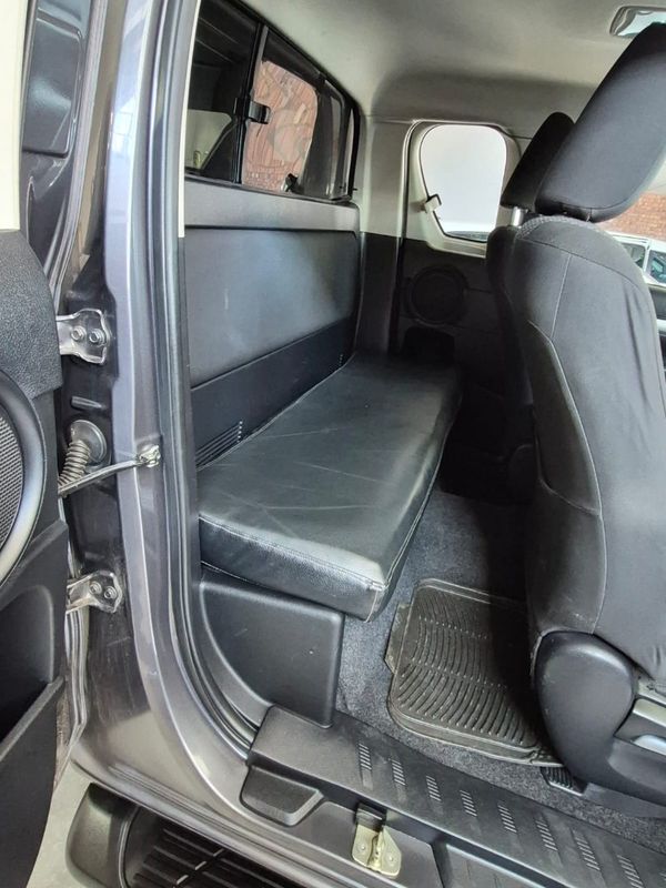 2019-Toyota-Hilux-24-GD-6-Raised-Body-SRX-Auto-Extended-Cab image:5