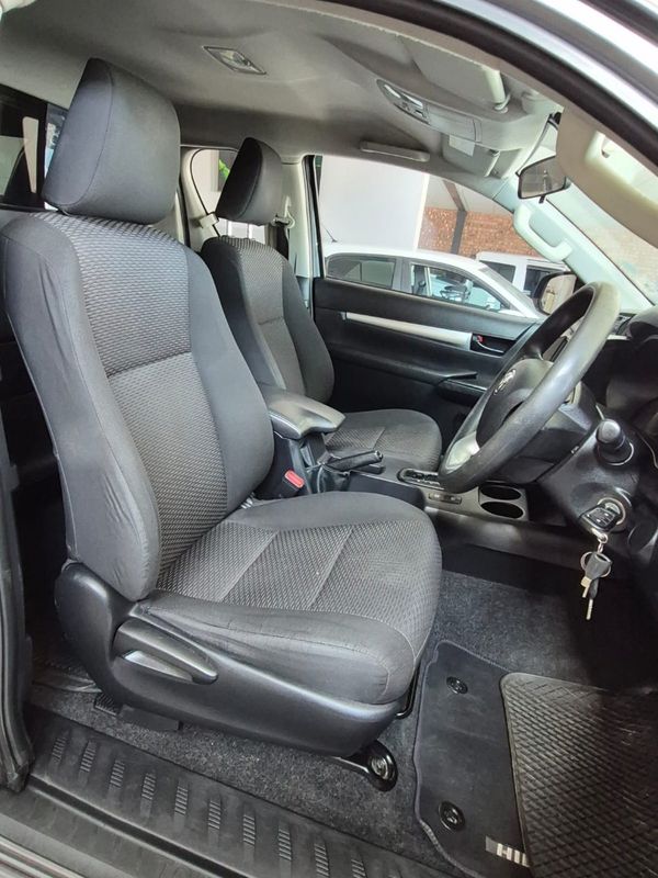 2019-Toyota-Hilux-24-GD-6-Raised-Body-SRX-Auto-Extended-Cab image:6