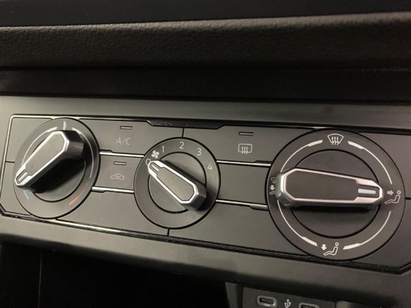 2024-Volkswagen-Polo-10-TSI-Life image:7
