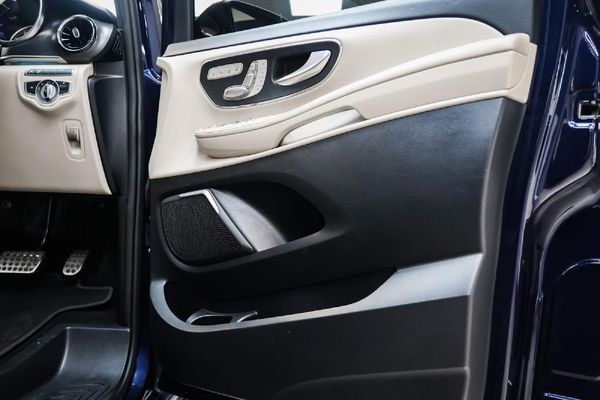 2022-Mercedes-Benz-V-Class-V-300d-Exclusive image:10
