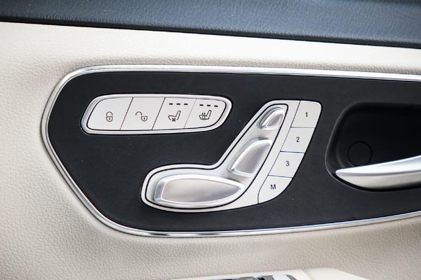 2022-Mercedes-Benz-V-Class-V-300d-Exclusive image:11