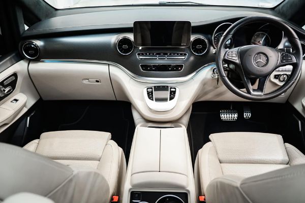 2022-Mercedes-Benz-V-Class-V-300d-Exclusive image:13