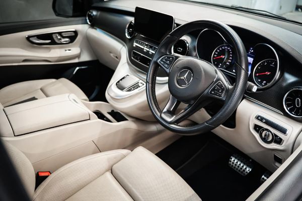 2022-Mercedes-Benz-V-Class-V-300d-Exclusive image:14