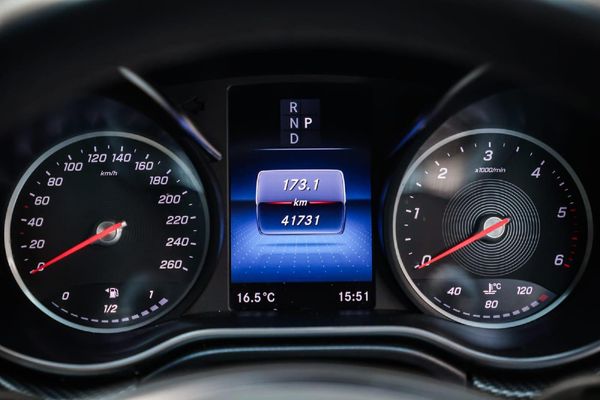 2022-Mercedes-Benz-V-Class-V-300d-Exclusive image:7